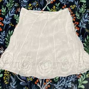 Pretty white skirt with rosette detailing